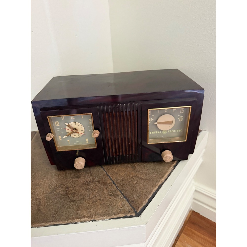 Vintage General Electric GE Model 535 Bakelite Tube Radio Alarm Clock Burgundy